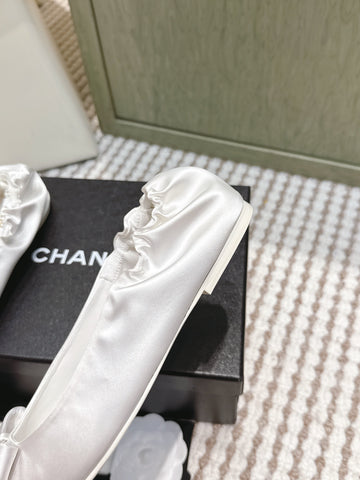 CHANEL 25S MARY JANE BALLET FLATS IN WHITE SILK SATIN