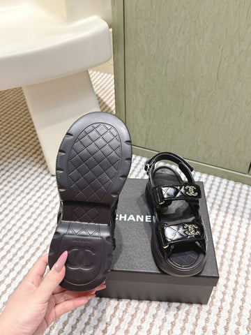CHANEL 25S SANDALS IN BLACK PATENT CALFSKIN GOLD HARDWARE