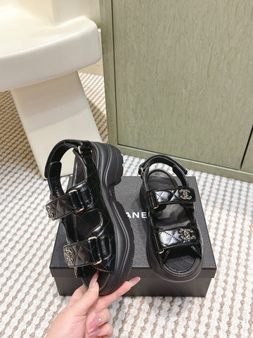 CHANEL 25S SANDALS IN BLACK PATENT CALFSKIN GOLD HARDWARE