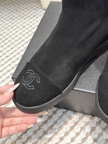 CHANEL 25S CALF-HIGH BOOTS IN BLACK SUEDE LINED WITH SHEEPSKIN