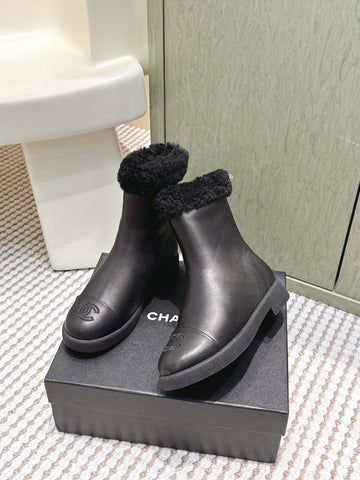 CHANEL 25S CALF-HIGH BOOTS IN BLACK CALFSKIN LINED WITH SHEEPSKIN