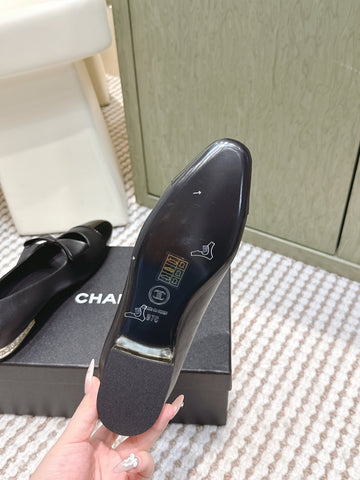 CHANEL 25S MARY JANE BALLET FLATS IN BLACK LAMBSKIN PATENT CAP TOE WITH BOW