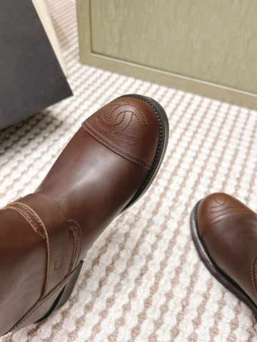 CHANEL 25S CALF-HIGH CHELSEA BOOTS IN BROWN CALFSKIN GOLD HARDWARE