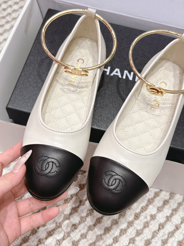 CHANEL 25S BALLERINA SHOES IN WHITE AND BLACK CALFSKIN GOLD HARDWARE