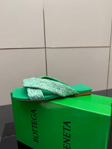 BOTTEGA VENETA 26S SANDALS IN MINT GREEN CALFSKIN AND RAFFIA