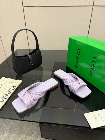 BOTTEGA VENETA 26S SANDALS IN LIGHT PURPLE CALFSKIN AND RAFFIA