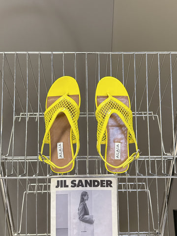 ALAIA 26S FLAT MESH THONG SANDALS IN YELLOW PATENT CALFSKIN