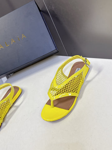 ALAIA 26S FLAT MESH THONG SANDALS IN YELLOW PATENT CALFSKIN