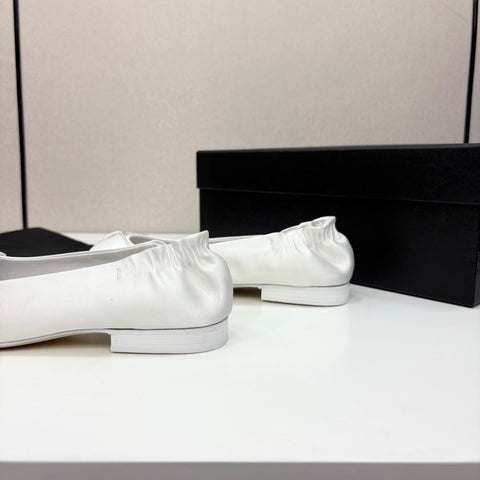 CC BALLET FLATS 25S IN WHITE SATIN WITH BOW