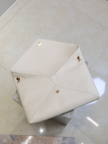 YSL 25S CASSANDRE ENVELOPE MESSENGER 35 IN BLANC VINTAGE LAMBSKIN GOLD HARDWARE
