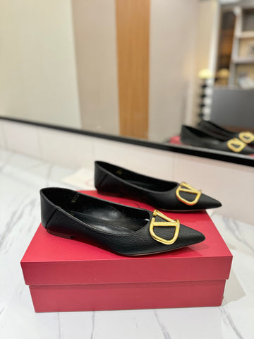 VALENTINO 26S BALLET FLATS IN BLACK GRAINED CALFSKIN WITH GOLD HARDWARE