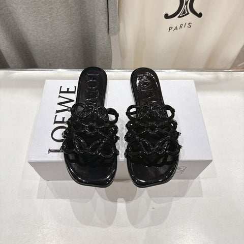 LOEWE 26S PETAL ANAGRAM SLIDE IN BLACK PATENT CALFSKIN