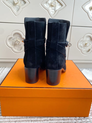 HM 25S FRENCHIE 50 ANKLE BOOT 50 MM IN BLACK SUEDE WITH SILVER HARDWARE