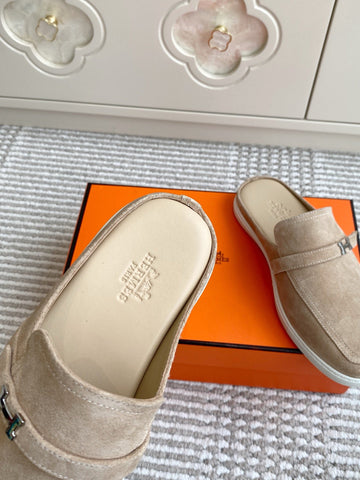 HM 25S MULES IN BEIGE SUEDE WITH SILVER HARDWARE