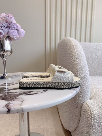 PLATFORM SLIPPERS IN WHITE WOOL AND LAMBSKIN