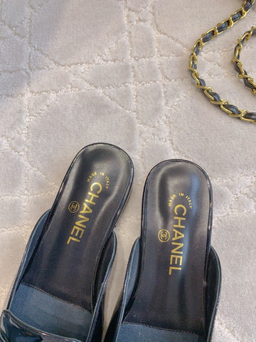 FLAT MULE 2 CM IN BLACK PATENT CALFSKIN