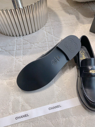 CHANEL 25S MOCCASINS IN BLACK SHINY CALFSKIN GOLD HARDWARE