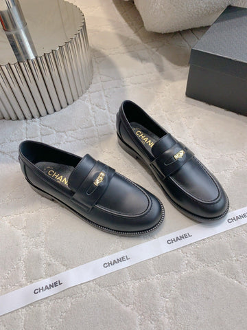 CHANEL 25S MOCCASINS IN BLACK CALFSKIN GOLD HARDWARE