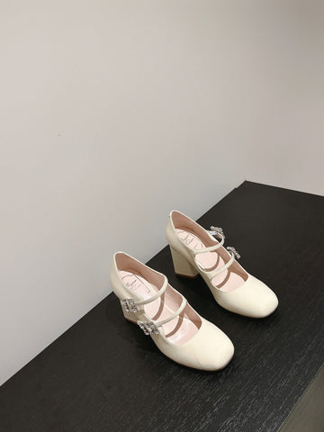 TRÈS VIVIER MARY JANE DOUBLE-STRAP PUMPS IN OFF WHITE PATENT CALFSKIN