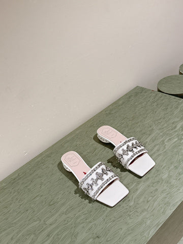 TRUMPET METALLIC MULES IN WHITE SMOOTH CALFSKIN WITH EMBELLISHED BUCKLE