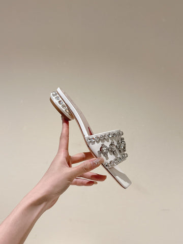 TRUMPET METALLIC MULES IN WHITE SMOOTH CALFSKIN WITH EMBELLISHED BUCKLE