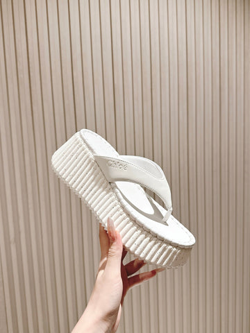 CHLOÉ 26S PLATFORM FLIP-FLOPS IN WHITE LAMBSKIN