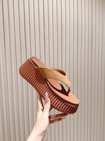 CHLOÉ 26S PLATFORM FLIP-FLOPS IN BROWN LAMBSKIN