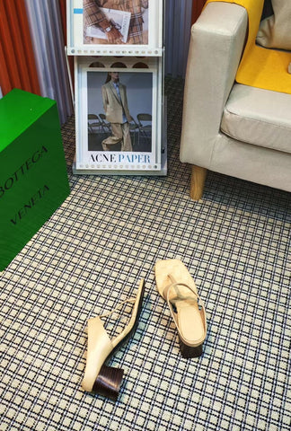 MARELLA THONG IN PALE YELLOW CALFSKIN WITH SIGNATURE INTRECCIATO INSOLE