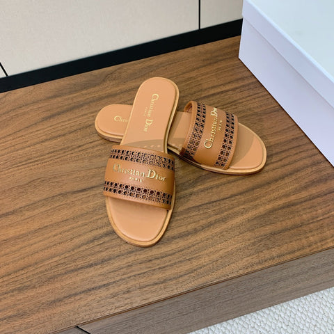 DWAY CIDER BROWN CALFSKIN AND GOLD LOGO