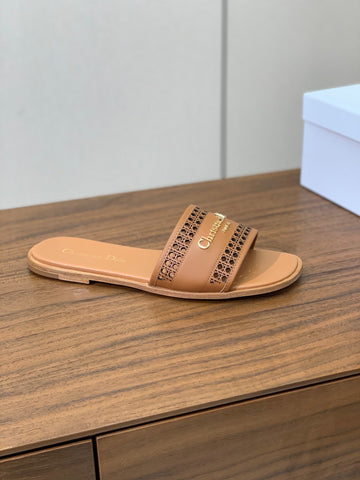 DWAY CIDER BROWN CALFSKIN AND GOLD LOGO