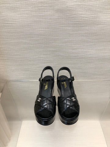 WEDGE SANDALS IN BLACK CALFSKIN