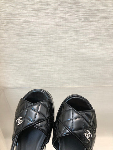 WEDGE SANDALS IN BLACK CALFSKIN