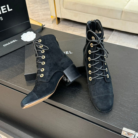 CC LACE-UP SHORT BOOTS IN BLACK SUEDE