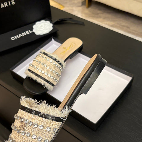 FLAT SANDALS BEIGE AND BLACK WITH CRYSTALS