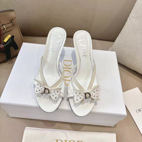 DIOR 26S KITTEN HEEL SANDALS 85MM IN WHITE CALFSKIN BOW STUDDED