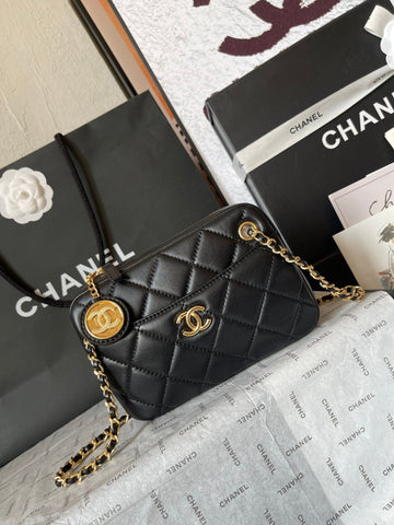 CAMERA BAG 18 IN BLACK QUILTED LAMBSKIN DOUBLE C GOLD COIN