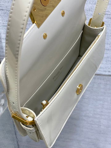 FLAP BAG 18 IN WHITE PATENT CALFSKIN