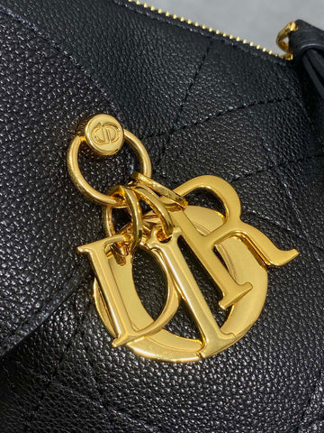 DIOR 25S SMALL VOYAGE BAG 23 IN BLACK FLAT MACROCANNAGE GRAINED CALFSKIN