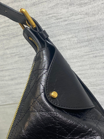 DIOR 25S MEDIUM VOYAGE BAG 28 IN BLACK FLAT MACROCANNAGE GRAINED GLOSSY CALFSKIN