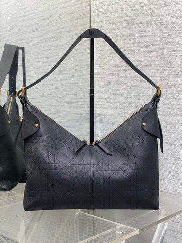 DIOR 25S VOYAGE BAG 34 IN BLACK FLAT MACROCANNAGE GRAINED CALFSKIN