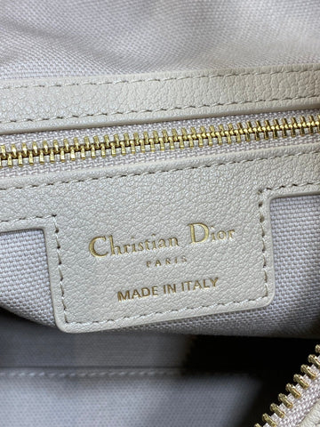 DIOR 25S VOYAGE BAG 34 IN POWDER BEIGE FLAT MACROCANNAGE GRAINED CALFSKIN