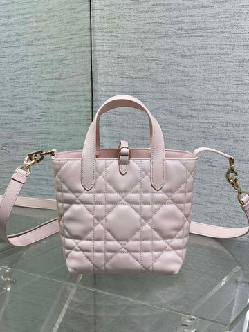 DIOR 25S TOUJOURS VERTICAL TOTE BAG 18 IN LIGHT PINK CALFSKIN WITH CHARM BRACELET STRAP