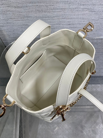DIOR 25S TOUJOURS VERTICAL TOTE BAG 18 IN IVORY CALFSKIN WITH CHARM BRACELET STRAP