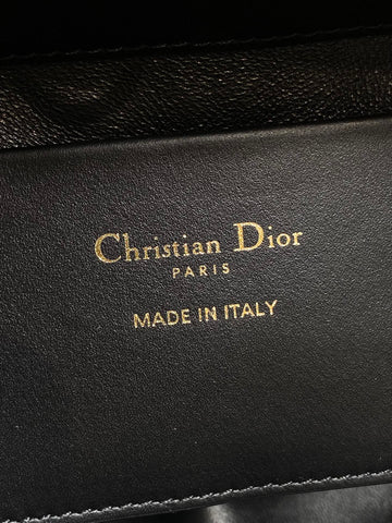 DIOR 25S TOUJOURS VERTICAL TOTE BAG 18 IN BLACK CALFSKIN WITH CHARM BRACELET STRAP
