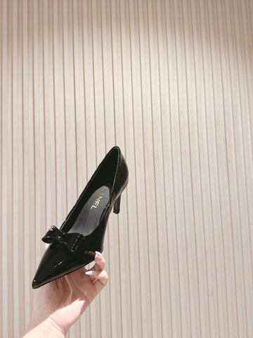 CC HIGH HEEL PUMPS 25S IN BLACK LAMBSKIN WITH BOW ATTACHED