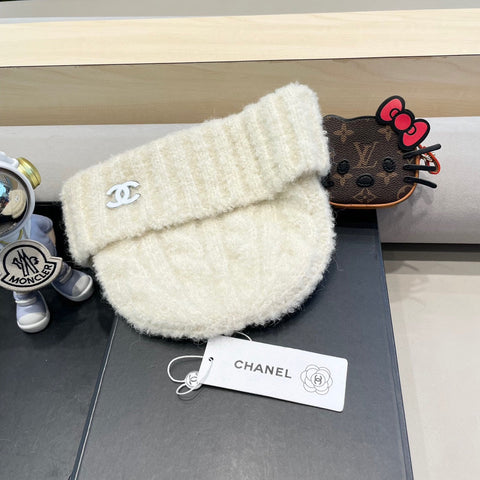 BEANIE HAT IN WHITE WOOL 413328
