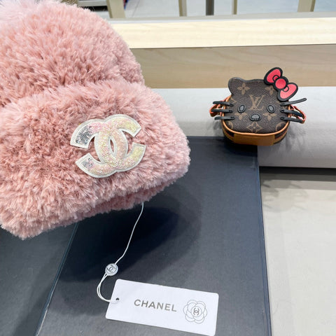 BEANIE HAT IN LIGHT PINK SOLF FLEECE 419712