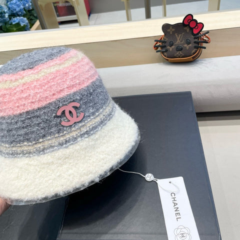 BUCKET HAT IN COLORFUL FLEECE 421128