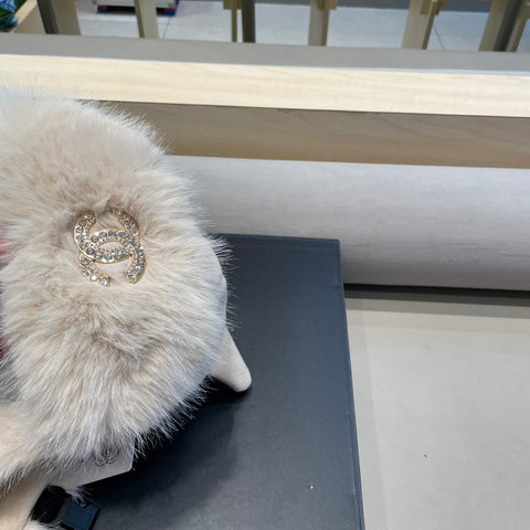 TRAPPER HAT IN WHITE SUEDE AND LAMB FUR 429971