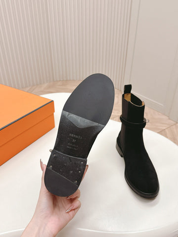 KELLY BUCKLE SHORT BOOTS IN BLACK SUEDE